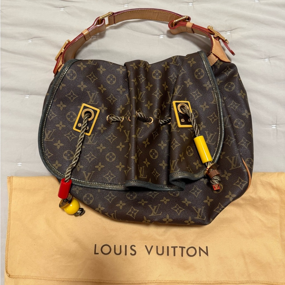 Louis Vuitton Kalahari GM Shoulder Bag Spring/Summer
2009, in Monogram canvas.